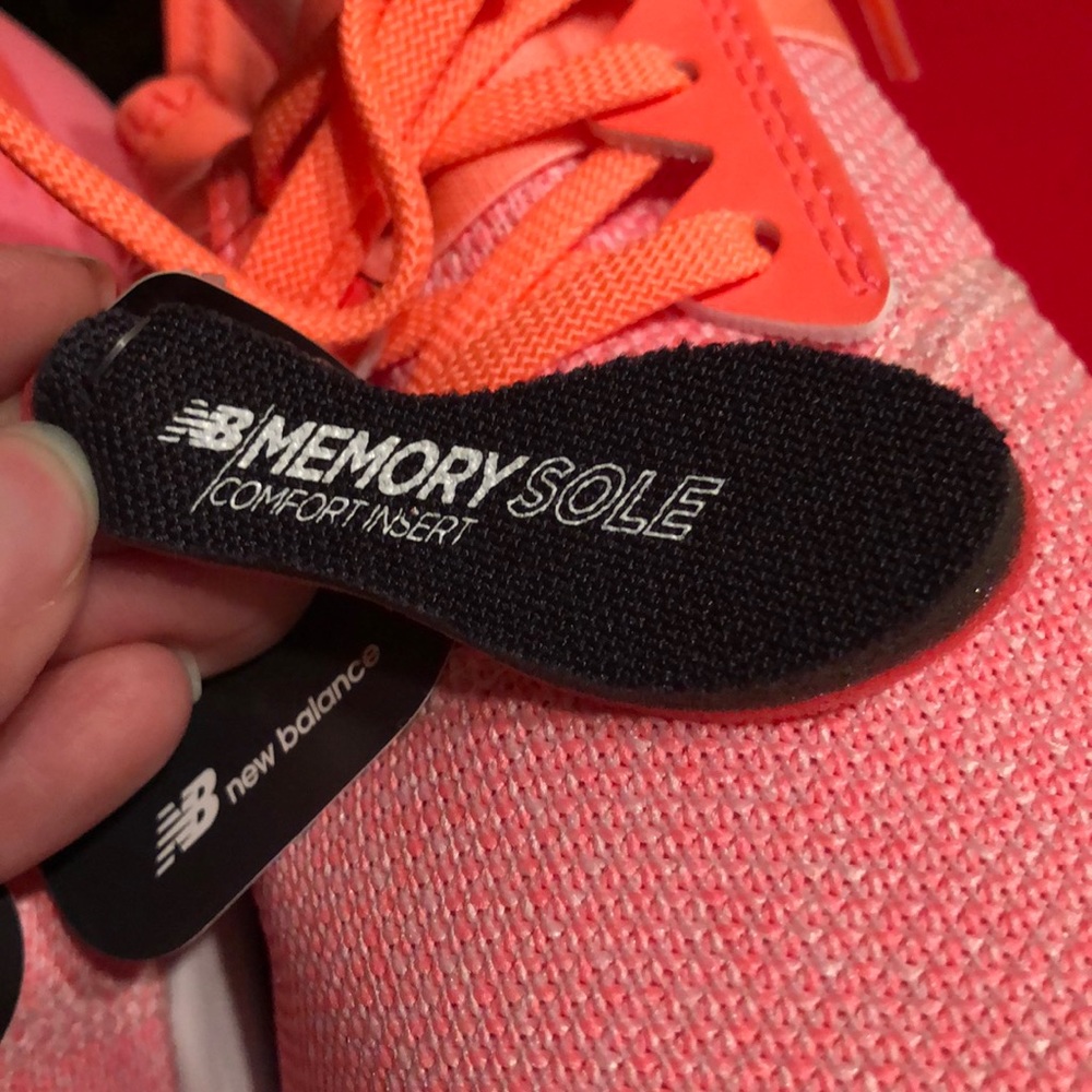 ⭐️SALE⭐️NWT&BOX vivid pink New Balance training👟 - Picture 6 of 6
